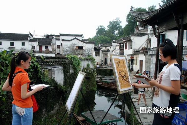 　　9月13日，座落在婺源縣秋口鎮(zhèn)李坑村“小橋、流水、人家”創(chuàng)作寫生基地的李坑章文灑店農(nóng)家樂。